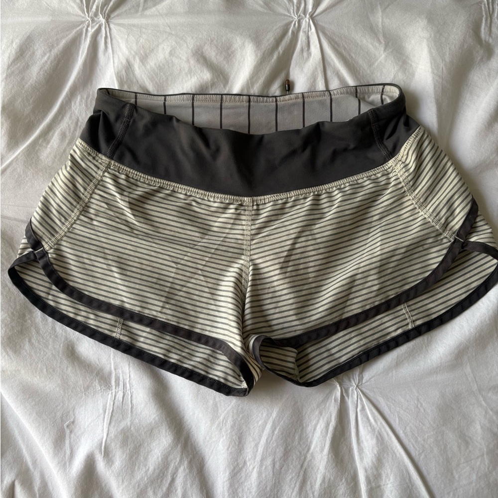 LULULEMON Speed up shorts Striped White and Gray, size 2, 2.5” inseam